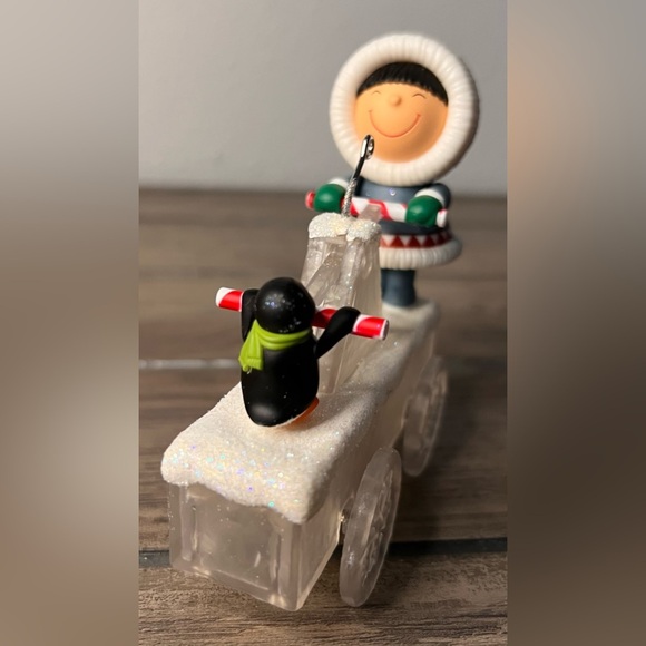 Hallmark Keepsake Ornament NEW 2021 Handcar High Jinks” Frosty & his penguin pal - Picture 4 of 10